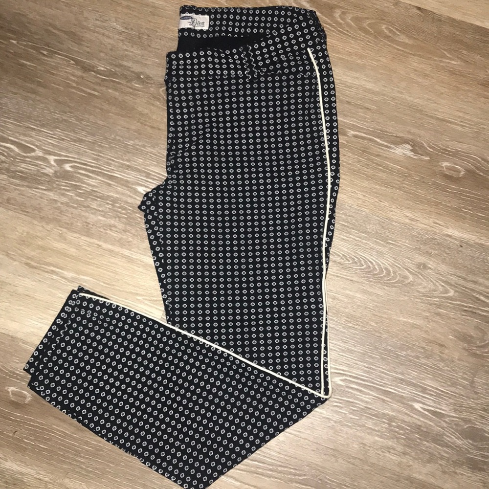 ⭐️Old Navy “The Diva” pants